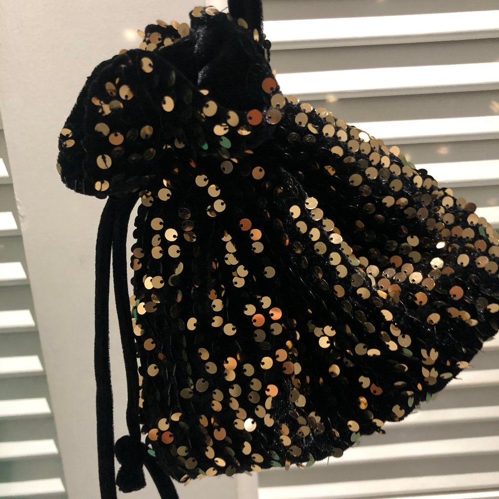 Black & Gold sequin wristlet